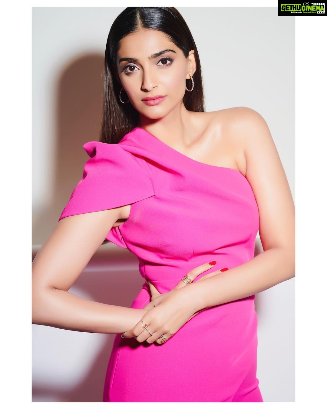Sonam Kapoor Instagram - A little pink me up! Outfit @safiyaa_official Earrings @anmoljewellers Rings @anmoljewellers & @hcraftjewellery Shoes @manoloblahnikhq Makeup @artinayar Hair @bbhiral Styled by @rheakapoor Assisted @sanyakapoor Shot by @thehouseofpixels