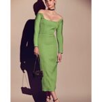 Sonam Kapoor Instagram - Trying to be cool but jumping inside coz 20000000 👗 @emiliawickstead 💎 @maheshnotandas 👛 @judithleiberny 💄 @vickybanatkar 💇‍♀️ @alpakhimani STYLE @rheakapoor @sanyakapoor 📸 @thehouseofpixels
