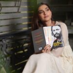 Sonam Kapoor Instagram - #FIRSTLOOK Mehra is a great mentor for any actor in the industry. To see his zeal and vision translate onto the screen is truly magical! He’s now sharing his vision and journey with everyone through #TheStrangerInTheMirror. Here's the first look of @rakeyshommehra’s autobiography. Releasing on 27th July, 2021. @officialreetagupta @rupa_publications #StrangerInTheMirror #SITM #autobiography #RakeyshOmprakashMehra #makingofthemaker #lifestory #coverreveal #unputdownable #indiancinema #comingsoon