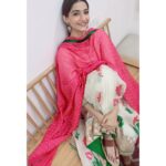 Sonam Kapoor Instagram – @priya27ahuja thank you for always buying me the most beautiful gifts… new outfit for eid! Love you mom!