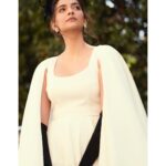 Sonam Kapoor Instagram - Love is like the wind, you can't see it but you can feel it. Nicholas Sparks 💖