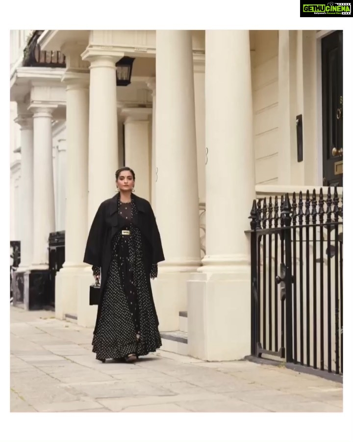 Sonam Kapoor Instagram - By now you guys can guess I’m obsessed with this collection. @sabyasachiofficial