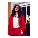 Sonam Kapoor Instagram - Ready to paint London Town red!❤️ Outfit: @emiliawickstead Boots: @stuartweitzman Bag: @gucci Hair: @bbhiral Makeup: @artinayar 📷: @thehouseofpixels