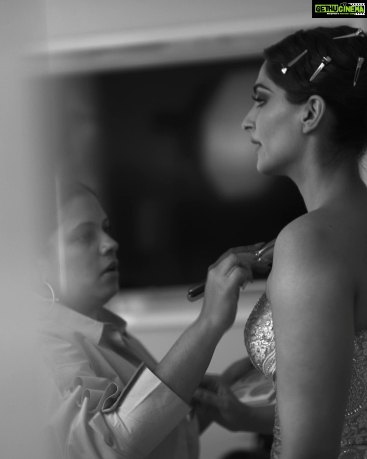 Sonam Kapoor Instagram - Beauty begins the moment you decide to be yourself. Coco Chanel 🎥 @shakeelbinafzal @chopard @abujanisandeepkhosla #chopardparfums Hotel Martinez