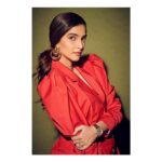 Sonam Kapoor Instagram - Wearing my heart on my sleeve❤️ @iwcwatches_india Hair: @rohit_bhatkar Makeup: @tanvichemburkar Outfit: @eudonchoi Bag and shoes: @louisvuitton Styled by : @rheakapoor Assisted by: @sanyakapoor @spacemuffin27 📷: @thehouseofpixels #IWCwatches #IWC #ladyinred #wristgame #armcandy