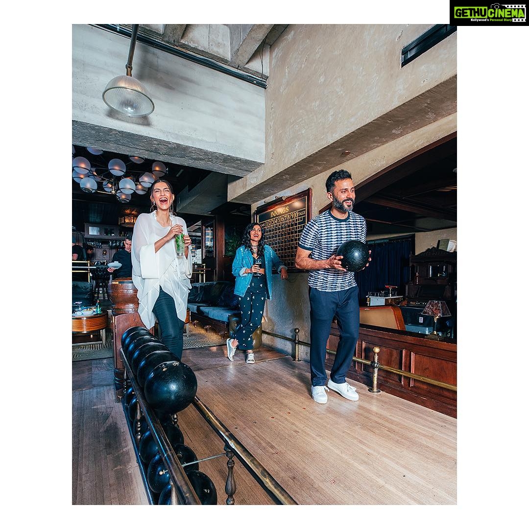 Sonam Kapoor Instagram - A bar with a bowling alley? Say no more 😎 Loved the cool vibe of the @spareroomhwood at @thehollywoodroosevelt, in Los Angeles 🎳 Tap the link in bio for more of LA! 😉✈️ #discoverLA #LosAngeles #SpareRoom #California #Bowling