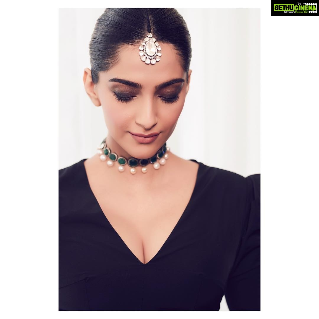 Sonam Kapoor Instagram - @fashiontrustarabia @nmoqatar Doha