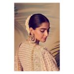 Sonam Kapoor Instagram - Making every moment magic✨ For @cpaaindia @abujanisandeepkhosla Make up :@artinayar Hair: @bbhiral 📸: @thehouseofpixels @riidawg #cpaaindia #abujanisandeepkhosla #fashionforacause #inheritance