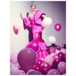 Sonam Kapoor Instagram - Be a flamingo in a flock of pigeons. For The 64th @Filmfare Awards Outfit: @ralphandrusso HMU: @namratasoni Styled: @rheakapoor assisted by: @vani2790 @manishamelwani Photos: @thehouseofpixels Art Direction: @riidawg #filmfare2019 #filmfareawards #vimalfilmfareawards #prettyinpink