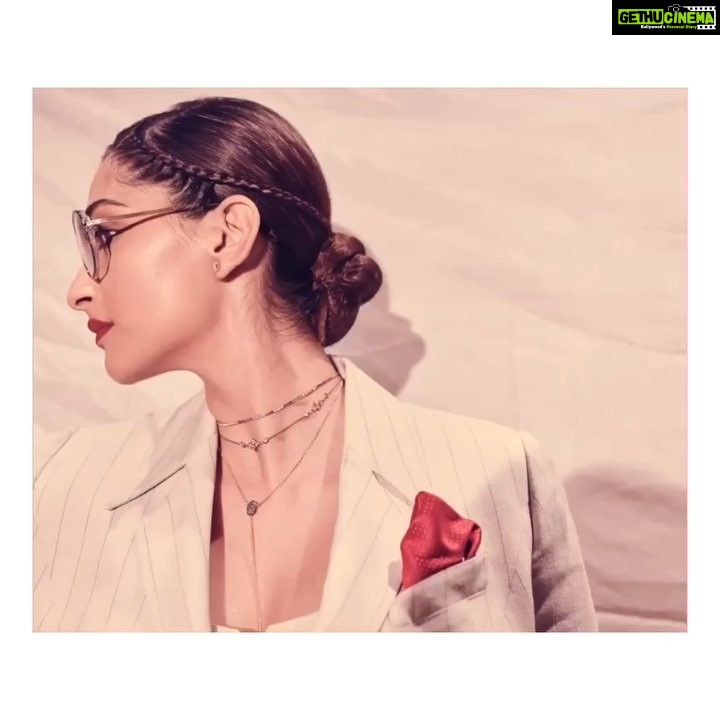 Sonam Kapoor Instagram - Blazer and waist coat - @manfredthierrymugler Jeans - @frame Earrings - @diosajewels Necklaces - @bansrimehtadesign and @h.ajoomal Rings - @gehnajewellers1 Bag - @lilianafshar Hair - @bbhiral Make up - @artinayar Styling - @rheakapoor 📸 - @thehouseofpixels Juhu, Maharashtra, India