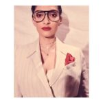 Sonam Kapoor Instagram - Blazer and waist coat - @manfredthierrymugler Jeans - @frame Earrings - @diosajewels Necklaces - @bansrimehtadesign and @h.ajoomal Rings - @gehnajewellers1 Bag - @lilianafshar Hair - @bbhiral Make up - @artinayar Styling - @rheakapoor 📸 - @thehouseofpixels Juhu, Maharashtra, India