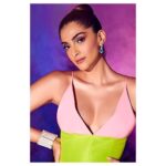 Sonam Kapoor Instagram – Hello there…