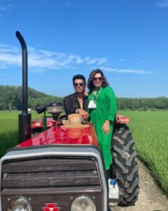 Sonu Sood Instagram - Haryaali aur Raasta 🚜 with my best friend @farahkhankunder ❤️ @desimusicfactory