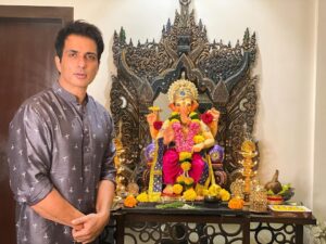 Sonu Sood Instagram - #GanpatiBappaMorya 🙏💛
