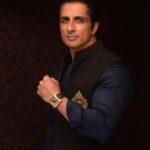Sonu Sood Instagram - The National Handloom Day is observed every year on 7th August to honour the handloom weavers in the country and also carter an impetus to India’s handloom industry @smritiiraniofficial #Vocal4Handmade @nerobyshaifaliandsatya @vedishnaidu_photography