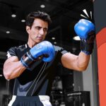 Sonu Sood Instagram – You throw your best punch, otherwise don’t do it 🥊 #sundayfunday #sonusoodfitworld @munnasphotography