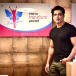 Sonu Sood Instagram - Thanks Metamorphosis for all the love and pampering 🙏 it's been a great experience . The best Dermatologist and Cosmetologist that I have come across. Keep the good work going 👍 . @clinicmetamorphosis @neha_sachde_ #skincare #haircare @ajayrsachde