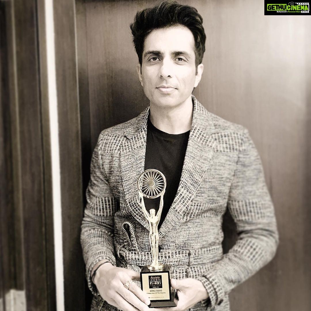 Sonu Sood Instagram - Thank you SOCIETY for the “Fitness Icon Of The Year Award “ 🙏🏆. Don’t know if I truly deserve it but It motivates me more to stay on my toes and keep this fitness journey ON 💪#magna #society #fitnessjourney #fitnessmotivation #staystrong #stayfit @dhamankarashok @thesociety 🧥 @pankysoni #fitspo #fit #fitlife #fitmotivation