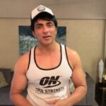Sonu Sood Instagram - hey guys if you are looking for a whey protein that works as hard as you do, check this out ! #IsolateYourselfFromUncertainity #GoldStandardIsolate #optimumnutri_in #ON