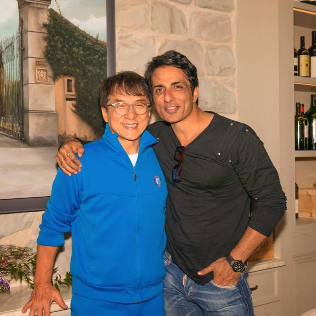 Sonu Sood Instagram - 💙🖤Some bonds are for life❤️ thank u bro #jackiechan n #stanleytong for the lovely dinner. Was great catching up again after so long 💙🖤Love u always .. n yes all set for KUNGFU-YOGA-2 #dubai