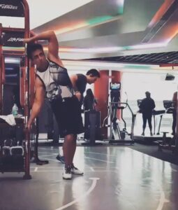 Sonu Sood Instagram - 🏋️‍♀️
#throwback #humanflag