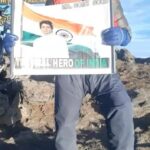 Sonu Sood Instagram - Heights of love! A big applaud to Uma Singh for conquering Mt. Kilimanjaro over a bicycle 🚴 This is the kind of love and support that keeps me going. 🇮🇳 #GratitudeAndLove #Humbled🙏 @rust_bullet @sadhubaijnath