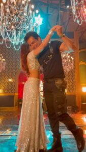 Sonu Sood Instagram - Make your reels now on #SaathKyaNibhaoge ❤️ Will share the best ones 🤩 #reelitfeelit #trending