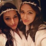 Srinidhi Ramesh Shetty Instagram – Selfie obsessed when shes around 👻😝😂 @aradhanaburagohain_official 😘#crazythingsthatwedoforaselfie #aftershow #chennai #theleelapalace #partnersincrime 💖