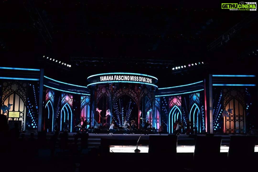 Srinidhi Ramesh Shetty Instagram - Few mins to go🙈💫 Watch Yamaha Fascino Miss Diva 2016 grand finale only on colors infinity @7pm💖
