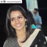 Sruthi Hariharan Instagram – Auntyyyy in da house 
#costhatsreal #flawedandfabulous #freedomfrommakeup #RITA #MARASIM #screeningtime #movieswithapurpose #kalaathmika 📸 @manjuphotography the only guy who managed to get a picture of mine while I ran around playing host 😊