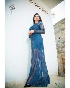 Sruthi Hariharan Instagram - Ok guys ... Frankly I wouldnt have carried off my first Lamè dress from @rareheritage if not for the TEAM. Not just their work in helping me transform but their constant assurance that I look fine helped me shoot for those 15 hours at #Masterdancer semi finalè without too much worry. 
So here is a big hug to these amazing set of people ❤
Styled by : @bapatshweta 
Assisted by : @snehagajula007 
On set styling assistant : @shashwatichandrashekar 
Make up by : @shivugowda2011 
Hair by Rekha 
Assisted by @ekiran00007 
Photographed by @raaghavphotography 
#itsallabouttheteam #fashionistas #externalbeauty #internalconfidence #shootmode #playingjudge #beingsomeoneelse
