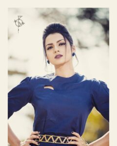 Sruthi Hariharan Instagram - In your head - imagine a pair of glasses too that I could be wearing ... Hmmm 😏
Wearing a @sixbuttonsdown
Handcuff @finura_by_richa
Earrings @aaree_accessories
Assisted by @snehagajula007 and @shashwatichandrashekar 
Make up by @shivugowda2011
Hair by Rekha 
Assisted by @ekiran00007
Clicked by @raaghavphotography