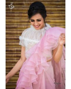Sruthi Hariharan Instagram - Cos sometimes all that matters is that you are having fun ... 😊 
Cheers to good times guys 😊
Saree designed by @krimsonofficial 
Top from @thelabelmorm 
Accessories from @unniyarchajewels (do check out their collection cos I am a huuuuge fan of their exquisite pieces ) 
Styled by @bapatshweta 
Assistant stylist @snehagajula007 
Styling assisted on location by @shashwatichandrashekar 
Make up by the awesome @shivugowda2011 
Hairstyle by Sowmya 
Assisted by @ekiran00007