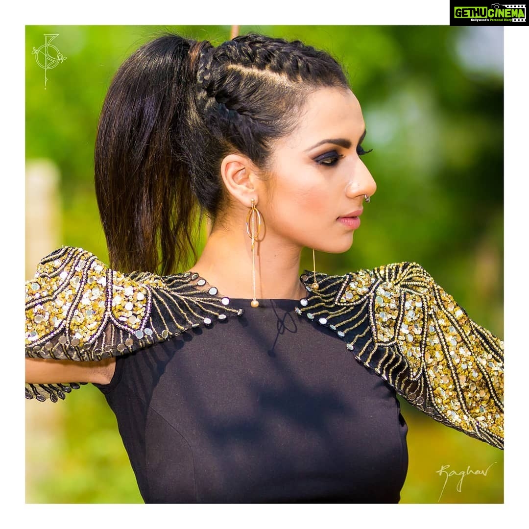 Sruthi Hariharan Instagram - Wild braids ☺ Top from @eliandkim Styled by  @bapatshweta Styling assistant : @snehagajula007 Assisted on location by  @shashwatichandrashekar Make up by @shivugowda2011 Hairstyle by  @makeuphairbyvinyasahippla and Rekha -