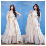 Sruthi Hariharan Instagram - Saying "Holi Haiii" in this gorgeous white gown designed by @gandhisawan for @master_dancers ☺ Styled by : @bapatshweta Maang tikka from @shillpapuriidesignerjewellery Make up by : @vyduryalokesh Styling assistant : @snehagajula007 Assisted by : @shashwatichandrashekar and @ekiran00007 Photography by : @raaghavphotography #indianlove #masterdancer #colourssuper #allwhite #nocontrast