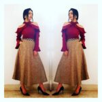Sruthi Hariharan Instagram - Formal and fun ! When the motherly, mad and hillariously sarcastic- not to forget awesome- @bapatshweta styled me for a panel discussion at the Under25 summit, 2018. 😊 Thank you @thestyleclosetofficial for the skirt and top ( love their idea of formal wear) @shillpapuriidesignerjewellery for the gorgeous earring ❤ Styling assistant : @snehagajula007 Assisted by : @shashwatichandrashekar #pocketsandskirts #myideaofcomfort