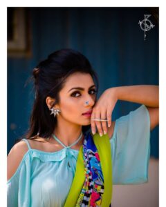 Sruthi Hariharan Instagram - Quirk love 2 
Saree from @thequirkbox 
Ring from @quirksmithjewelry 
Earring by @aadyaaoriginals
Styled by @bapatshweta 
Styling assistant @snehagajula007 
Assisted by : @shashwatichandrashekar 
MUA : @shivugowda2011 
Hair by supriya 
Photography by @raaghavphotography
#masterdancer #colourssuper #tonightat8pm #kidsanddance