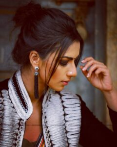 Sruthi Hariharan Instagram - Drama 👩‍🌾
Accessories by : @shillpapuriidesignerjewellery 
Jacket from : @the_sewing_company
Styled by @bapatshweta 
Styling assistant : @snehagajula007 
Assisted by @shashwatichandrashekar 
MUA: @shivugowda2011 
Hair: Ajay 
Photography by: @mayarthaproductions
#headshots #instagram #moodpotraits #statuefeels
