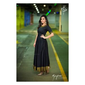 Sruthi Hariharan Instagram - The film we were all waiting for finally released and to such a fantastic opening - so thank you guys ... However for the umpteenth time I read "why did you do such a tiny role? " and here is why: cos as an artiste you also seek to work with people you respect and love . You believe in Their vision cos you believe in Them !! In turn you believe that this what you are in it for... Cos in the larger scheme of things... considering cinema is greater than all of us... aspects like screen time, is too trivial. So yes... I am proud and glad I got to be a tiny part of  #humblepoliticiannograj .

Congratulations and thank you  @saadkhanfilm @danishsait @hemanthrao11 @pushkara_mallikarjunaiah and @rakshitshetty for making this film happen for all of us . The process was enriching and an absolute riot ❤ ☺
So if you haven't watched the film yet .. please do - cos "idu ondu olle entertainment show" ... BMS now 
Styled by @bapatshweta 😍
Designed by @vastrabymilonee 
Accessories from @shillpapuriidesignerjewellery 
Make up by @nikithareddy_artistry 
Photograph by @raaghavraghu 
#hpn #premiereshow #openingweekend #sankranthi #pongalopongal #satire #lol
