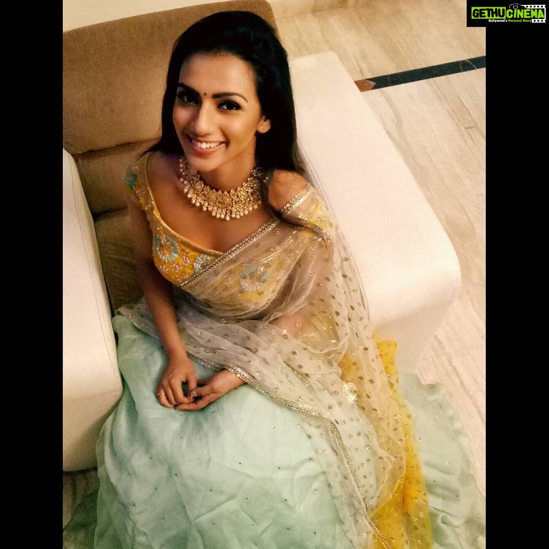 Sruthi Hariharan Instagram - Last evening I had the pleasure of joining the Ganesha Habba celebrations at Gundlupete - a small but beautiful town, about 50kms from the city of Mysore and man was I blown over by all the love :D It was a heart warming welcome and what a reception from the crowds (something I haven't experienced the last 5 years I have been around) maybe the #Tarak effect is a reality ... Maybe a "super hit star film" does make a difference.... I don't know - but yes I feel more humbled and more motivated to continue doing the work I have been doing :) So thank you Gundlupete - lots of love right back . Also the team spruced up a look which made me feel spectacular ... ππ Styled by : @nisharakiran Designed by : @soumyanandivadaofficial Accessories by : @mspinkpantherjewel Makeup by : @shivugowda2011 and @ekiran00007