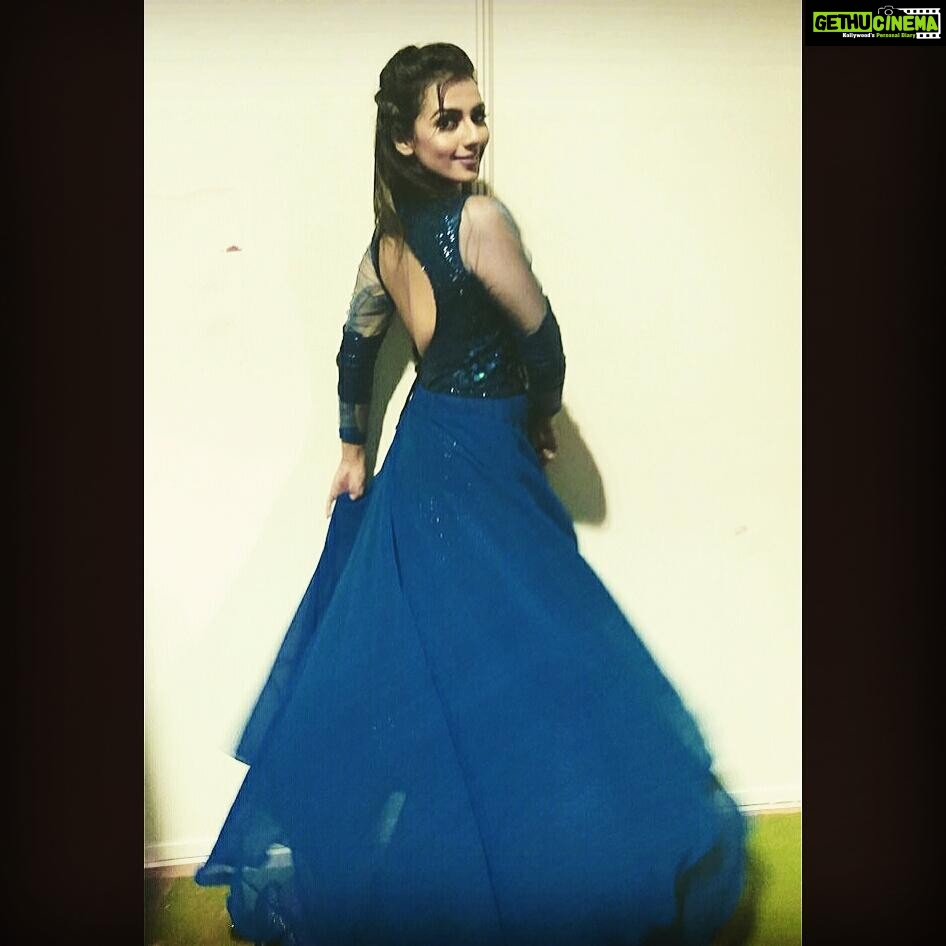 Sruthi Hariharan Instagram - "When you dance, your purpose is not to get to a certain place on the floor. It is instead to enjoy every step along the way"- Wayne Dyer Thank you dearest @shachinaheggar for this lovely costume ❤ You syaved my life 😍 #KomalaHenne #Contemporary #Gbsm #dancetosongslikethese #danceyourlifeaway #MajaaTalkiesFinale #everyendmarksanewbeginning