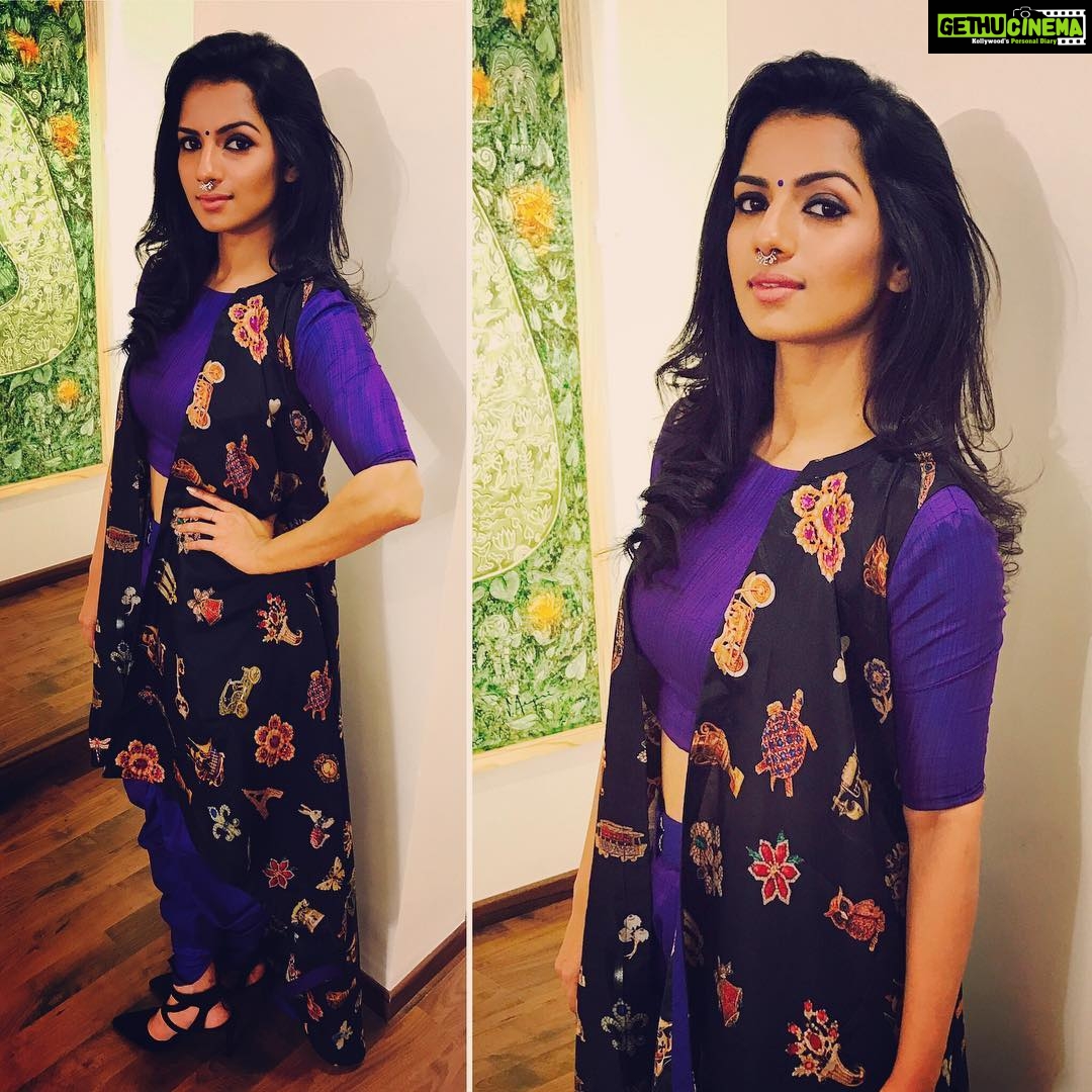 Sruthi Hariharan Instagram - Jacket of bikes,tortoises,flowers and owls paired with monotone dhoti pants and crop top 😍 thank you @turquoisedesignstudio for this one ... Also once again putting my favourite septum ring from @quirksmithjewelry to the right use 😊 #ahambrahmasmiॐ #allinone #theideaofoneness #Solo ( now you know why the film gets its name ) 🙃
