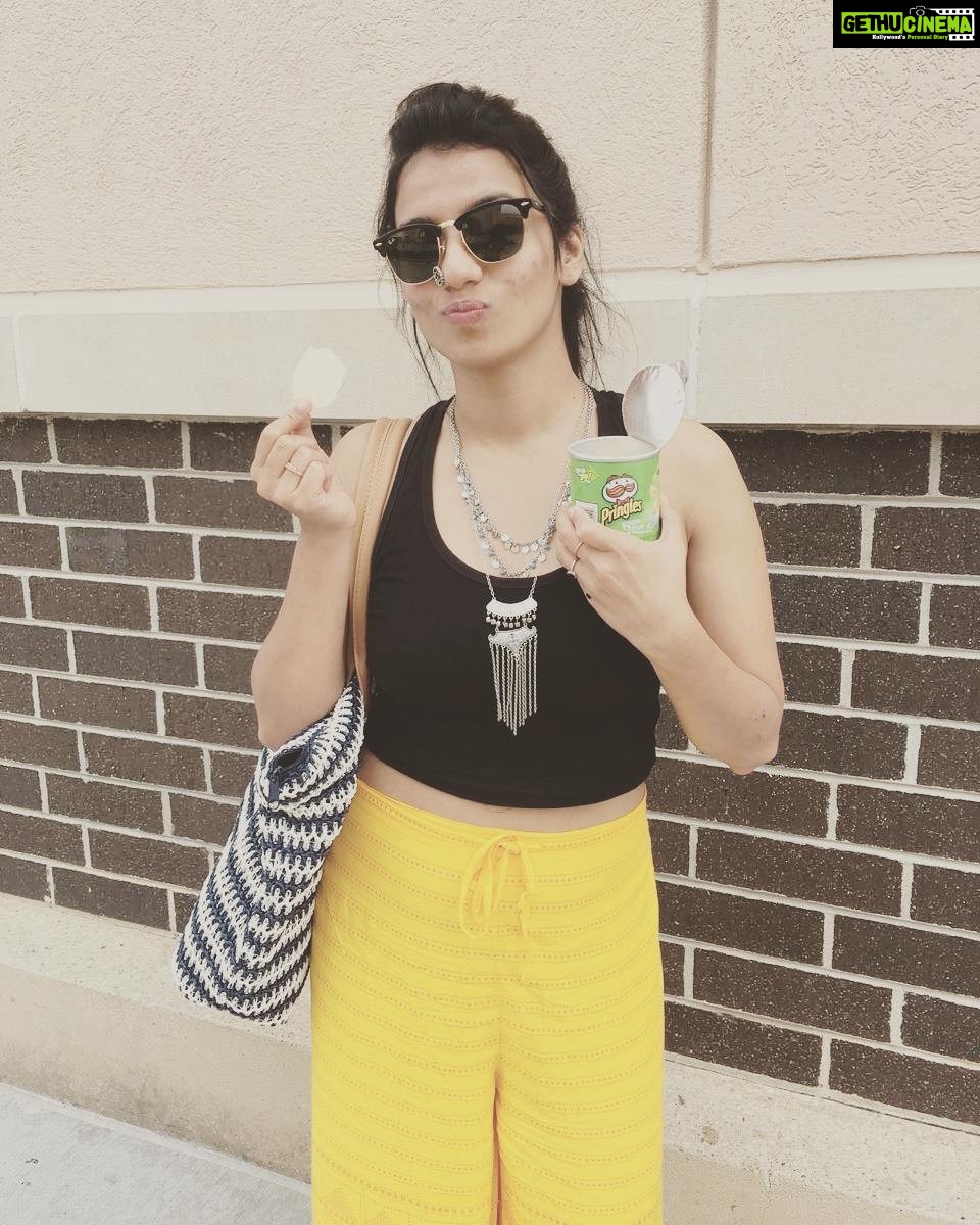 Sruthi Hariharan Instagram - We all have a story .. I have one too... It starts with: The first time I ate "Pringles", and couldn't stop ever since .... #mystory #pringleslover #newexperiences #meaninginitall #bittenthebait #nogoingback #doyoureadhashtags #stillhashtagging #stories #pringlemetaphors PC: @shraddhasrinath PS: she loves "Pringles" too ... π (unless she comments otherwise βΊ)