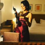 Sruthi Hariharan Instagram - The black lady - CHECK :) for Godhi Banna Saadharana Mykattu :) More on my pick for the red carpet, the Filmfare event and list of thanks coming up :) #GBSM #Filmfare2017 #funevening #greatfriends #BestActressCritics