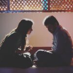 Sruthi Hariharan Instagram - TBT sets of #BeautifulManasugalu and all those rehearsals, conversations and back story analysis before takes - with one of my favorite directors Jayathirtha Sir . Improv .magic .creation .art .cinema .... Love :)