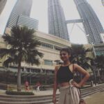 Sruthi Hariharan Instagram - The man made wonders of Malaysia 🇲🇾 And to shop with the heat and rain my pick was a gorgeous @kharakapas wrap around and my favorite #hnm crop top . PETRONAS Twin Towers