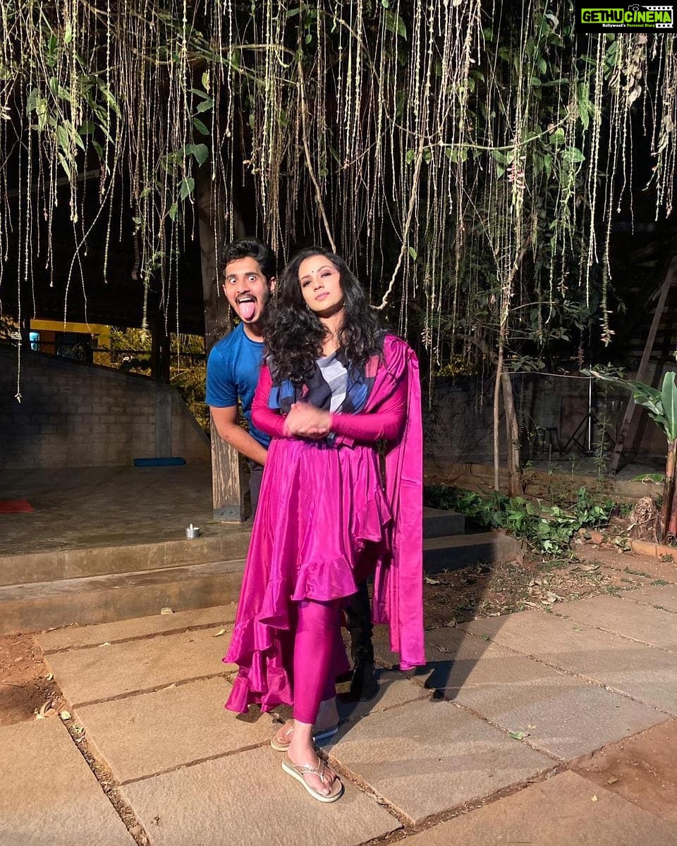 Sruthi Hariharan Instagram - No relationship is perfect (ok maybe some are...). I know for a fact ours isn't - cos we aren't 'perfect' ... However what keeps us going are these rare moments when we manage to surprise eachother. So @raamkumar.r this picture goes down as proof that finally some my madness has rubbed onto you :) PC: @shashankramesh #setlife #goofyme #serioushim #rolereversal #goofyhim #seriousme #learningfromeachother #marriage #growingup #11years #thatmanyyears The Finer Side