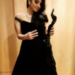 Sruthi Hariharan Instagram - The black lady . . . . Year : 2019 Won for : Nathicharami Costume Designed by @mahitha_prasad MUP and Hair @eddys_artistry Assisted by @shashwatichandrashekar Jewellery by @velvetboxby #instachronicle #awardsnight2019🏆