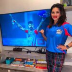 Sunny Leone Instagram - Go Mumbai Mavericks!! 💪 I am so excited to watch if @tanujvirwani and his team can clinch another PPL victory!! Watch the second season of super intense #InsideEdge2 only on @primevideoIn now!! 🏏 Sunny Leone