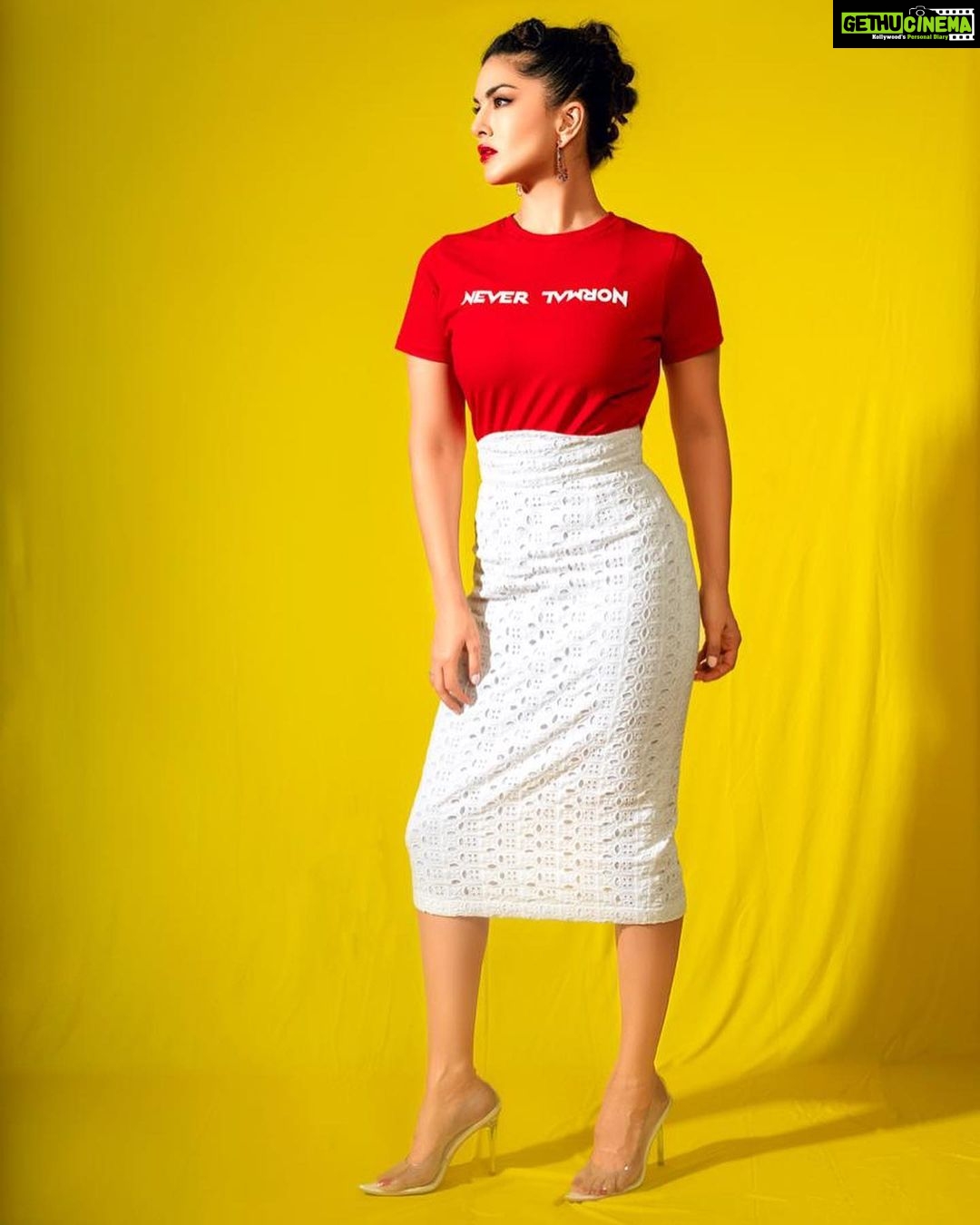 Sunny Leone Instagram - Thank you @rannvijaysingha for this amazing Tee! And very true Never Normal with @disrupt_india @raginimmsreturns2 #helloji promotions Lips: #CherryBomb by @starstruckbysl Top: @disrupt_india Skirt: @ourlovelabel Accessories: @bellofox Styled by @hitendrakapopara Styling Asst @shiks_gupta25 & @sameerkatariya92 HMU @devinanarangbeauty @jeetihairtstylist Shot by @sjframes
